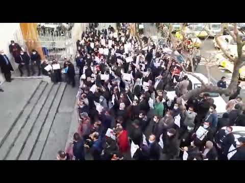 تجمع اعتراضی غارت شدگان شرکت آذویکو مقابل دادگاه جرائم اقتصادی با شعار مفس اقتصادی اعدام باید گردد