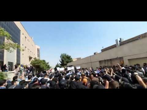تظاهرات واعتصاب دانشجویان دانشگاه موسوم به بهشتی و شعار علیه بسیجیان خامنه‌ای - ۱۲مهر