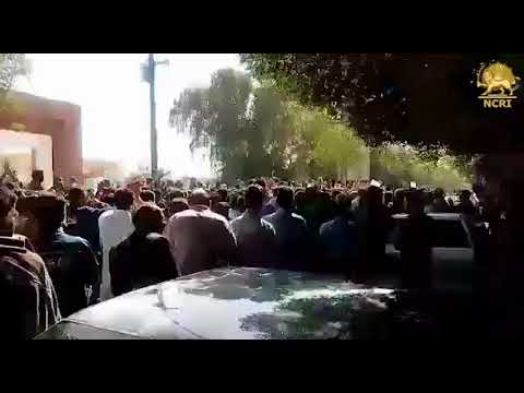 Iran: Steel workers demonstration: “Imprisoned workers should be released”