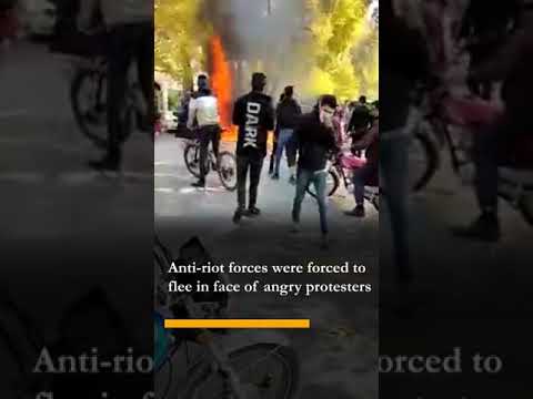 Protesters in Isfahan resist crackdown by security forces, chant anti-regime slogans