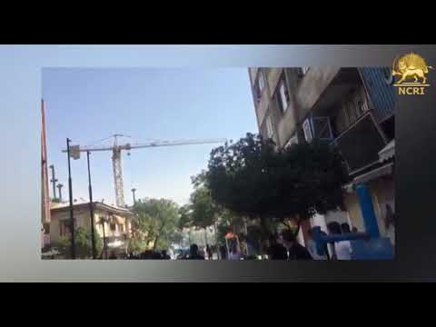Angry youth chant: Canon, Tank, Firecrackers Khamenei (regime&#039;s leader) must be killed
