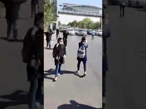 مشهد - تظاهرات دانشجویان دانشگاه فردوسی مشهد و بستن مسیر وکیل‌آباد - ۱۲مهر