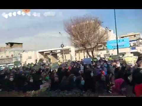 تهران-تجمع سراسری معلمان و فرهنگیان در دهها شهر با شعار «معلم زندانی آزاد باید گردد»