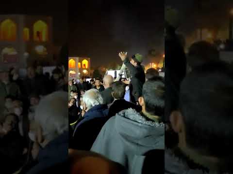 تداوم شب‌مانی‌های کشاورزان خشمگین  اصفهان در پل خواجو