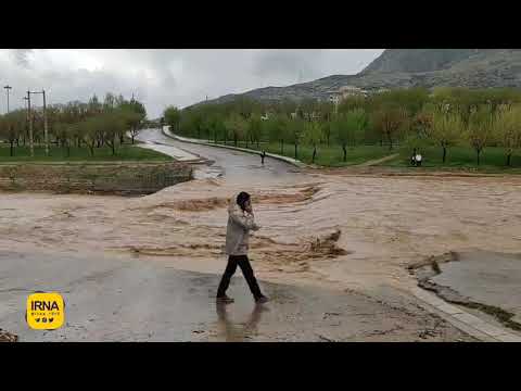 خرم آباد مرکز استان موجب شد تا پل جهادگران واقع در شمال این شهر زیر آب رفته و مسدود شود.