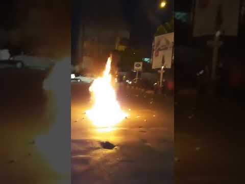 تظاهرات مردم شهرکرد علیه گرانی با روشن کردن آتش  - ۲۵اردیبهشت
