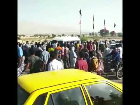 تجمع مردم زلزله‌زده روستاهای بندرعباس در اعتراض به وضعیت نابسامان