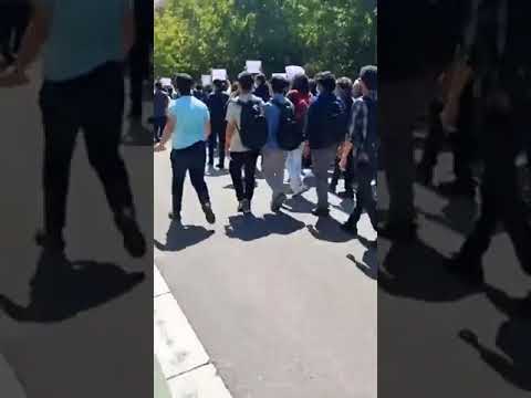 تجمع دانشجویان دانشگاه تهران در اعتراض به‌قتل مهسا امینی