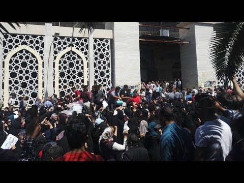 KAZERUN, Iran, Apr. 20, 2018. Thousands protest in Grand Mosque during Friday Prayer