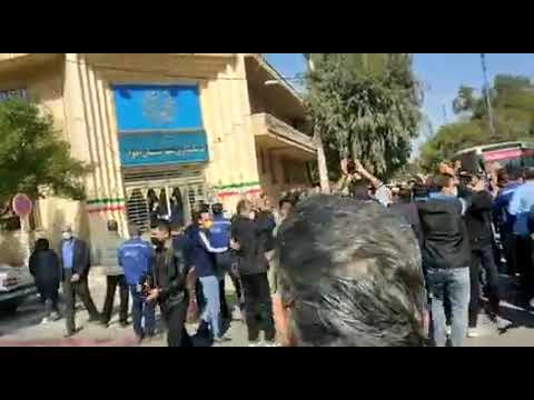 تجمع اعتراضی کارگران گروه ملی فولاد اهواز مقابل استانداری خوزستان
