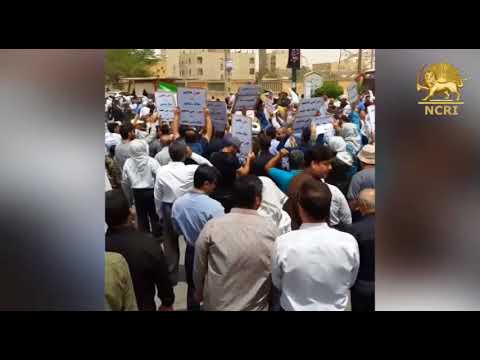Mass gathering of people in protest against regime&#039;s plan to divide the city of Mahshahr