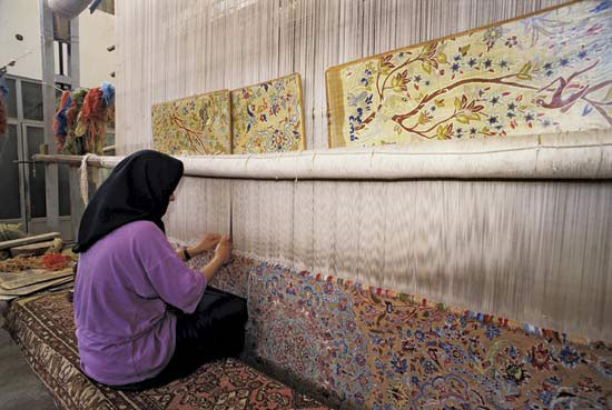women-carpet-weaver-500