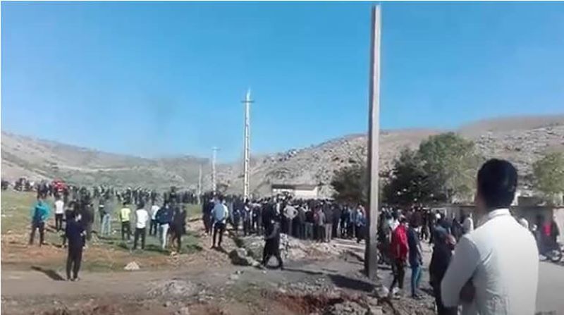 Intense conflict between the people of Falak-e-Din Khorramabad with suppressive forces of the regime