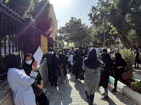 Nurses-in-Isfahan-province-gathered-outside-the-Isfahan-Judiciary