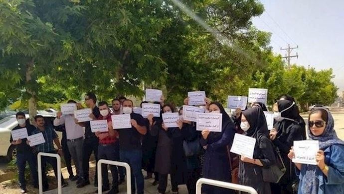 Nurses-holding-a-protest-rally-in-Tehran-Iran