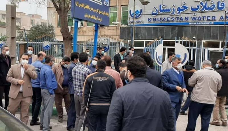 Water and Sewerage Company employees protest in front of the company's headquarters - December 19