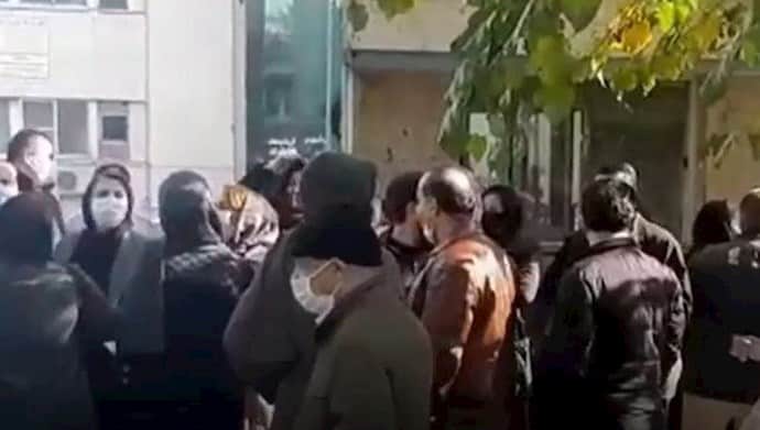 Staff and nurses at Tehran's Dr. Sapir Hospital protest