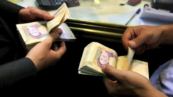 the-value-of-the-iranian-currency-fell-sharply-in-2020-due-to-economic-crisis-and-inflation