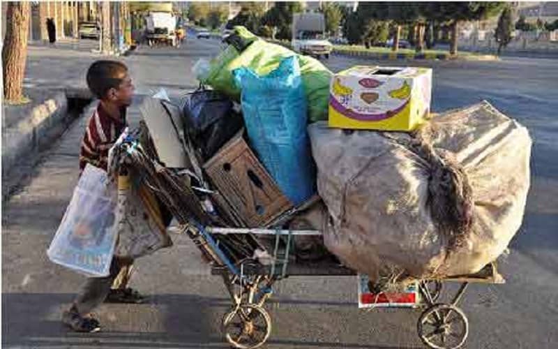 Iran-garbage-children (1)