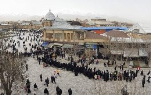 Iran Long lines for purchasing poultry