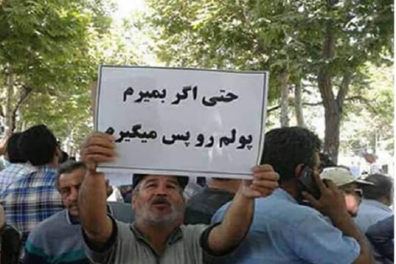 man-holding-slogan-iran