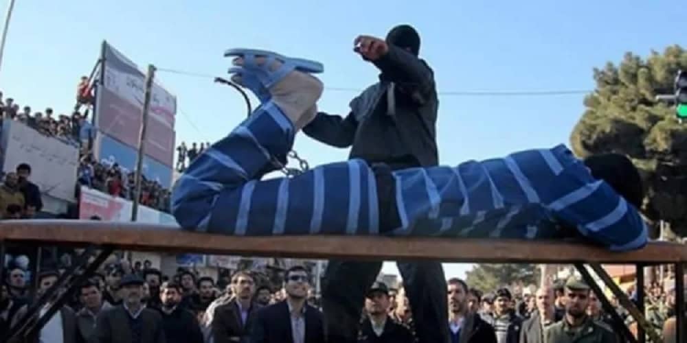 Iran-flogging-four-people-to-lashes
