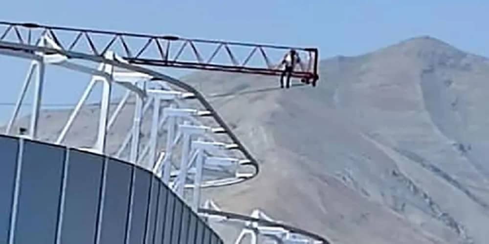worker-in-Tehran-attempts-suicide-due-to-delayed-wages