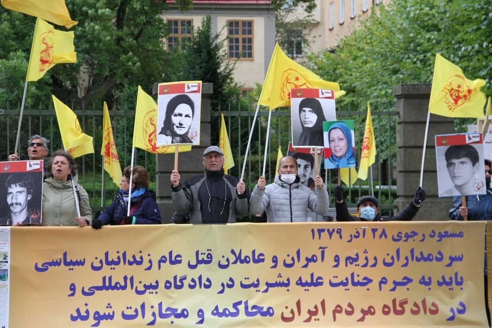 Iranians-protest-in-Stockholm