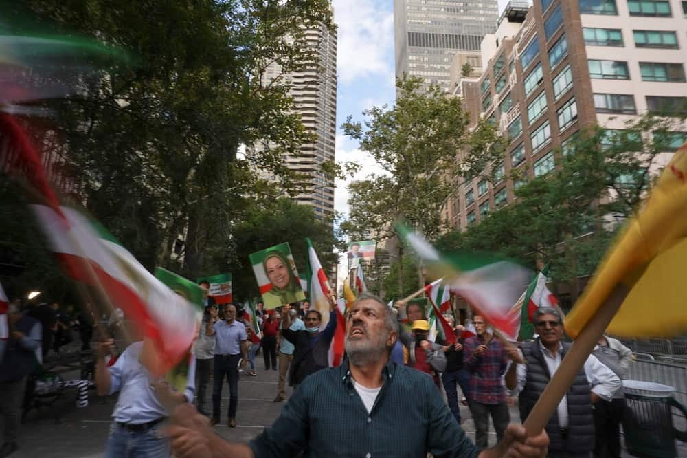 NYT-iranian-protesters-new-york-raisi-min