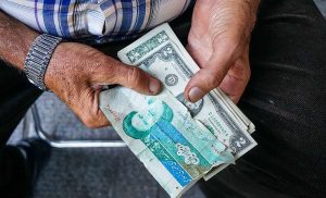 iran-bankrupt-dollar-toman-notes-min