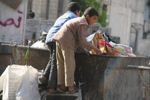 iran-children-garbage-poverty