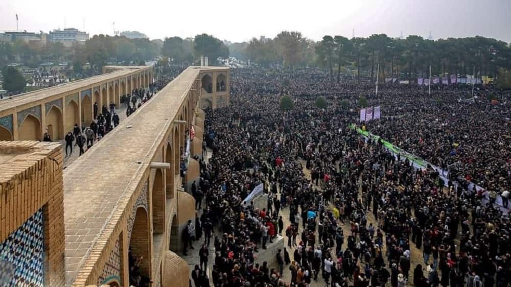 iran-isfahan-zayandehrud-protests-2021-min