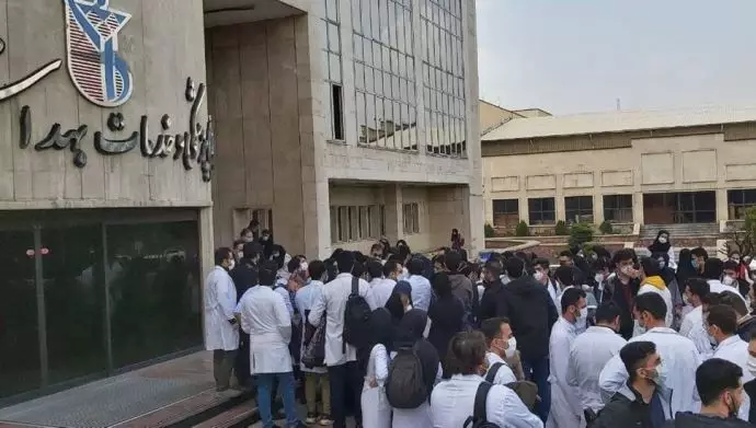 Medical-interns-at-Iran-University-of-Medical-Sciences