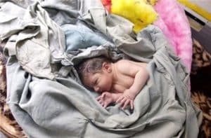 iran-abandoned-baby