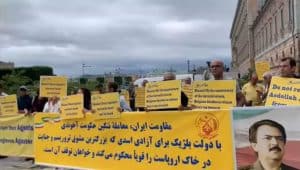 Iranian-resistance-supportes-hold-protest-rally