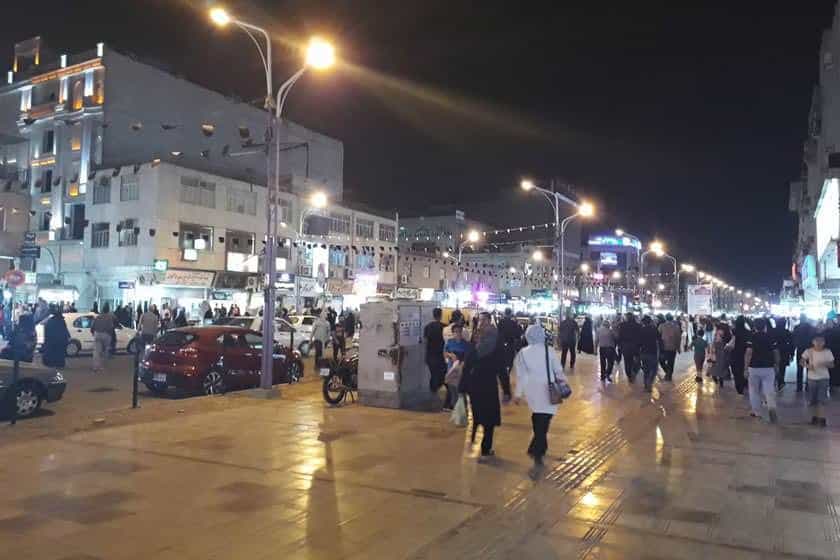 iran-ahvaz-crowded-street