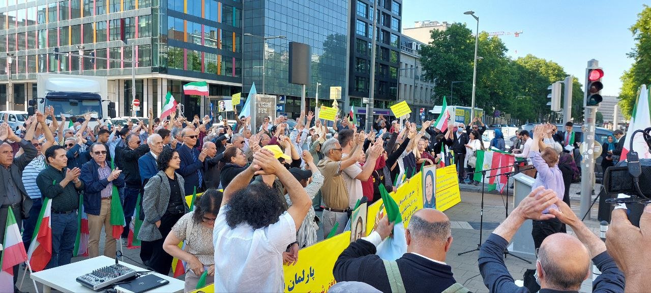 iranians-brussels-deal-protest