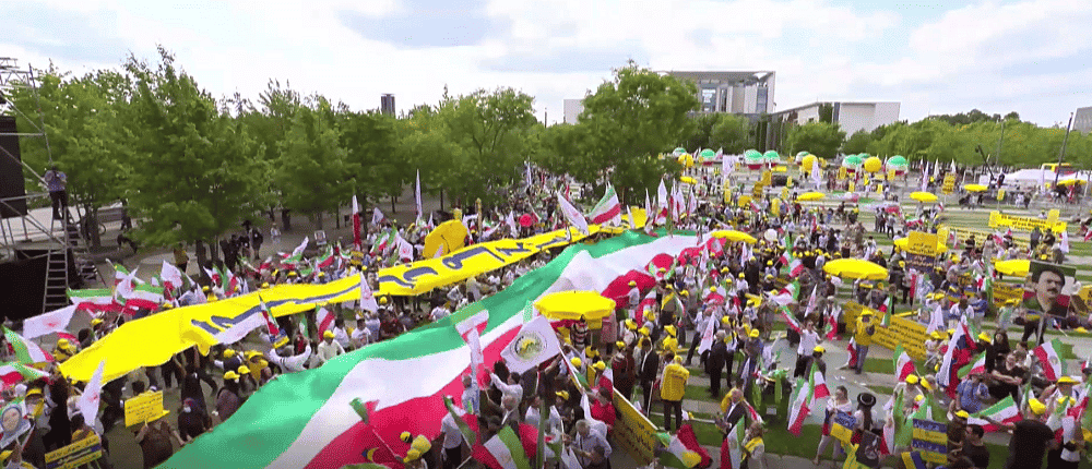 thousands-of-Iranians-gathered-in-Berlin-2-1