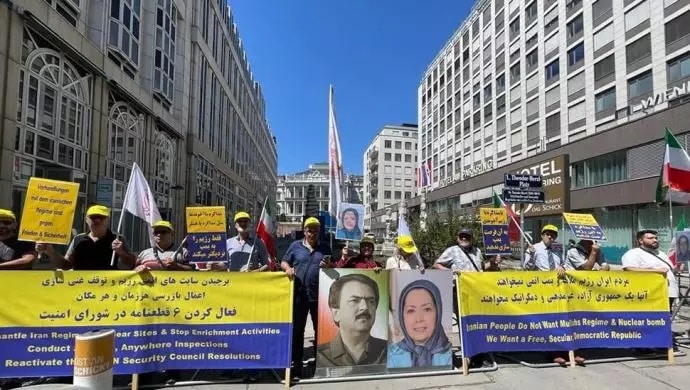 Iranians-rally-in-Vienna