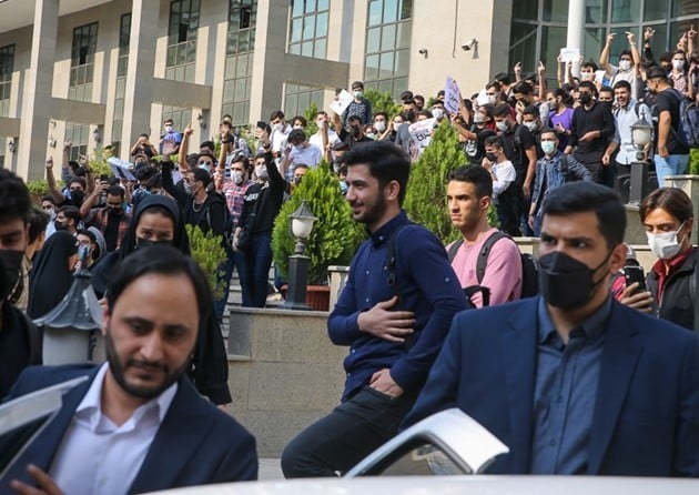 iran-university-students