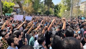 iran-uprising-crowd-1