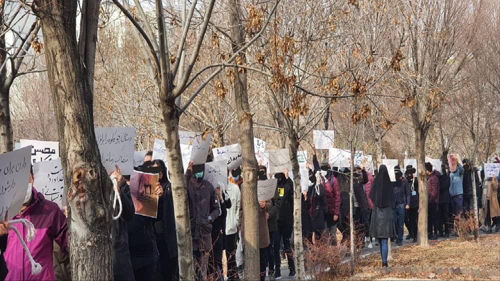 iran-uprising-execution-protest