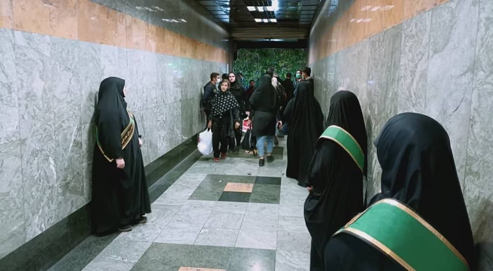 iran hijab control tunnel metro