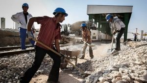 iran workers shovel construction