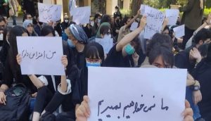 iran students placard
