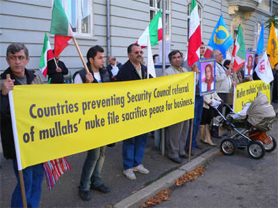 Iranians demonstrating in Copenhagen