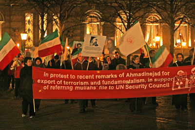 Supporters of the Iranian Resistance marching in the Hague