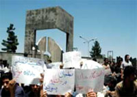 Students protest against military presence in university