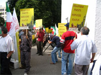 Sit-in in defense of Iranian Mojahedin's rights in Iraq enters its third week in Geneva 