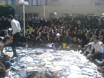 Iran: Student sit-in protest in Qazvin International University